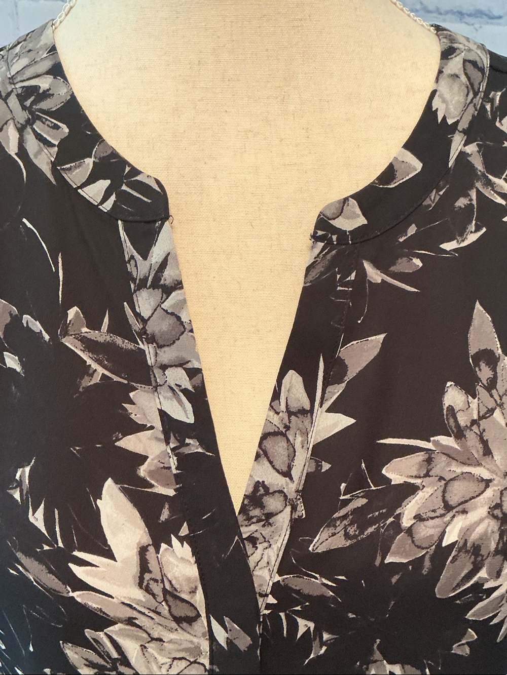 NYDJ Black Floral Split-Neck Blouse - Picture 4 of 7
